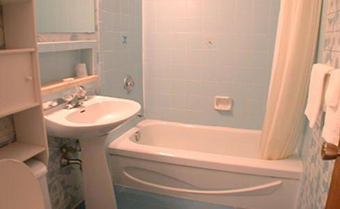 Surfside Inn Niagara Falls Room photo